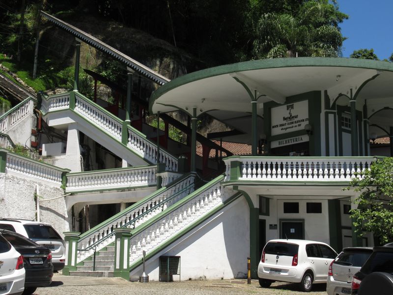 Dolní stanice pozemní lanovky vedené ze starého Santosu na horu Monte Serrat s pùsobivým výhledem na celý ostrov.