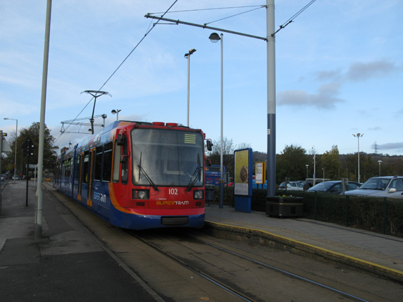 Koneèná zastávka žluté linky "Middlewood" - typické ukonèení tramvajových linek v Sheffieldu.