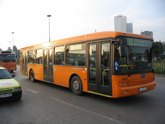 Nejmodernìjší autobus v Sofii - nízkopodlažní BMC z Turecka.
