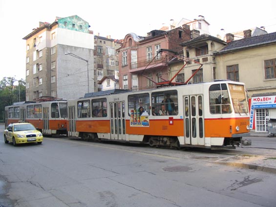 Èeské tramvaje T6 A2 výjimeènì spøažené ve dvojici.