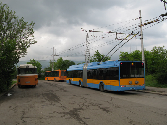 V Sofii fugnuje 9 trolejbusových linek. Trolejbusy zde jezdí od roku 1941 a obsluhují pøedevším sídlištì na západì, jihu a východì mìsta, kde vìtšinou doplòují ostatní druhy dopravy.