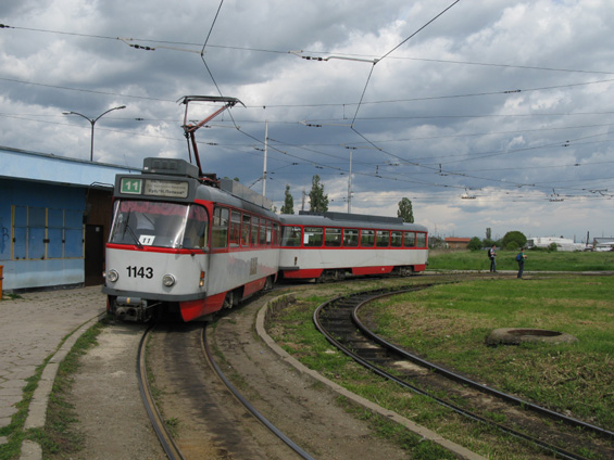 Po první dodávce ojetých tramvají z východonìmeckého Halle v roce 1999, pokraèovala výpomoc ze "západu" v roce 2010 dodávkou dalších 20 motorových (T4D) a 20 vleèných (B4D) vozù. Jezdí na úzkorozchodných linkách.