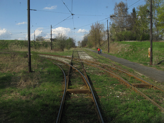 Odboèka do vozovny Bedzin. Rovnì už se nejezdí od roku 2006. Do té doby jezdila linka 25 ještì pomìrnì daleko smìrem na severozápad do mìsta Wojkowice.