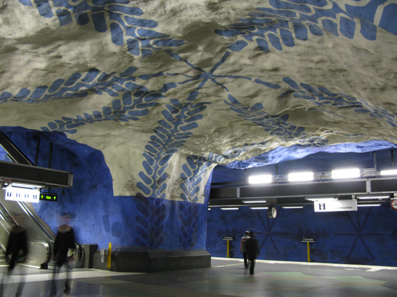 Nìkteré skalní stanice metra jsou zároveò umìleckými díly.