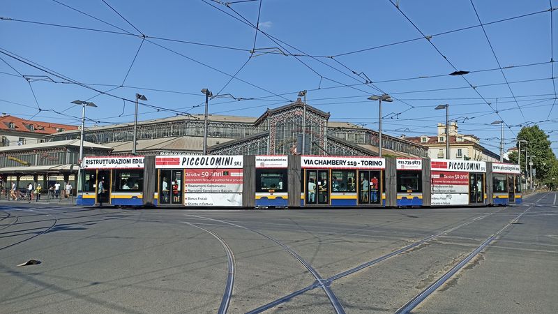 Nejkapacitnìjší plnì nízkopodlažní tramvaje Alstom Cityway jsou používány na páteøních severojižních linkách 4 a 10. Jednou z nejvýznamnìjších tramvajových køižovatek je námìstí Republiky severnì od historického centra. Tramvaje tu pøes kolejové køížení jezdí velice odvážnì.