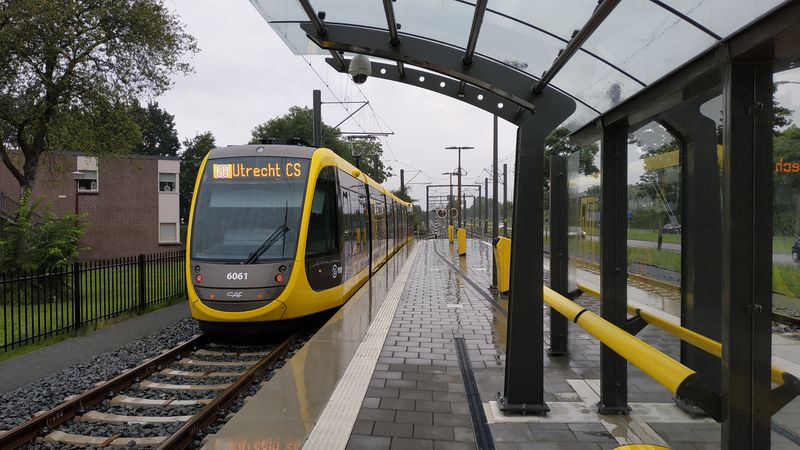 Další jižní koneènou na pùvodní rychlodrážní trati je Nieuwegein-Zuid pro linku 60. Tento úsek byl posledním s provozem vysokopodlažních tramvají, které dojezdily v roce 2020. Sem také do roku 2014 jezdily na zrychlené lince pùvodnì vídeòské soupravy nadzemního metra U6.