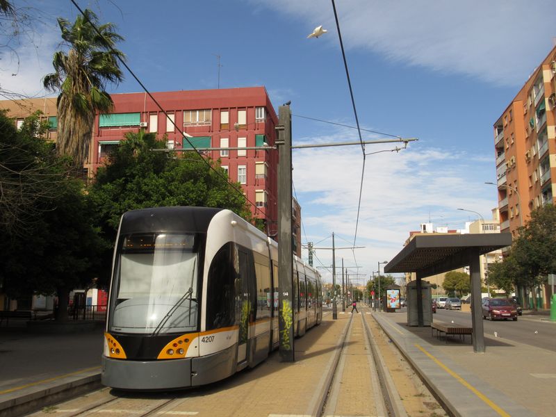 Jednoduchá severní koneèná Tossal del Rey linky 6. Ta pak jede až do centra do podzemní stanice Marítim-Serrería, kde se potkává s metrem. Pro linky 6, 8 a èásteènì i linku 4 je k dispozici 19 pìtièlánkových tramvají Bombardier Flexity Outlook Cityrunner z roku 2006.