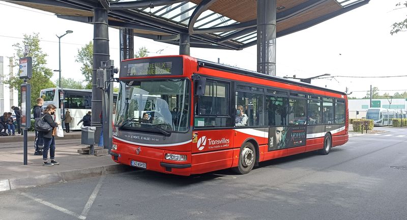 Na tramvaj T1 ve mìstì Denain navazuje místní páteøní linka 4 v podání postaršího modelu Citybus, který svým stáøím atakuje hranici 20 let. Linka 4 obsluhuje zdejší èásti mìsta ve špièkovém intervalu 20 minut.