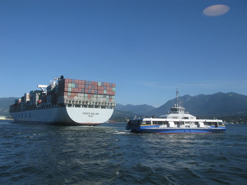 Mezi pøestupním terminálem Waterfront a Severním Vancouverem jezdí tento pøívoz, èasto se køižující ze zaoceánskými nákladními lodìmi. Jezdí každých 15 minut a cesta trvá nìco pøes 10 minut. Pøívoz je oblíbený také místními cyklisty, kteøí se vydávají na výlety do kopcù obklopující Vancouveru ze severu. I tato lodní linka je souèást MHD a lze v ní použít èipovou kartu Compass.
