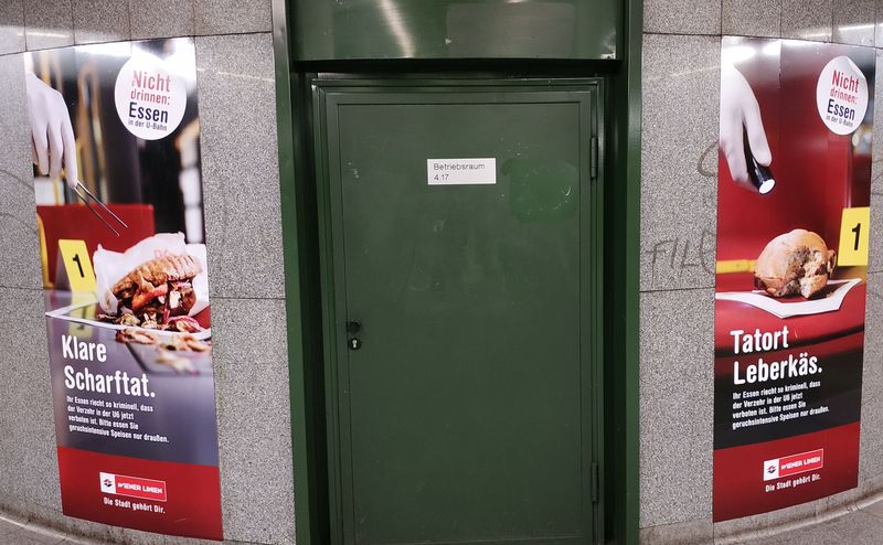 Další vizuály kampanì k novì aplikovanému zákazu jídla v metru U6 na motivy kriminálních pøípadù. Od ledna 2019 bude tento zákaz platit na všech linkách metra.