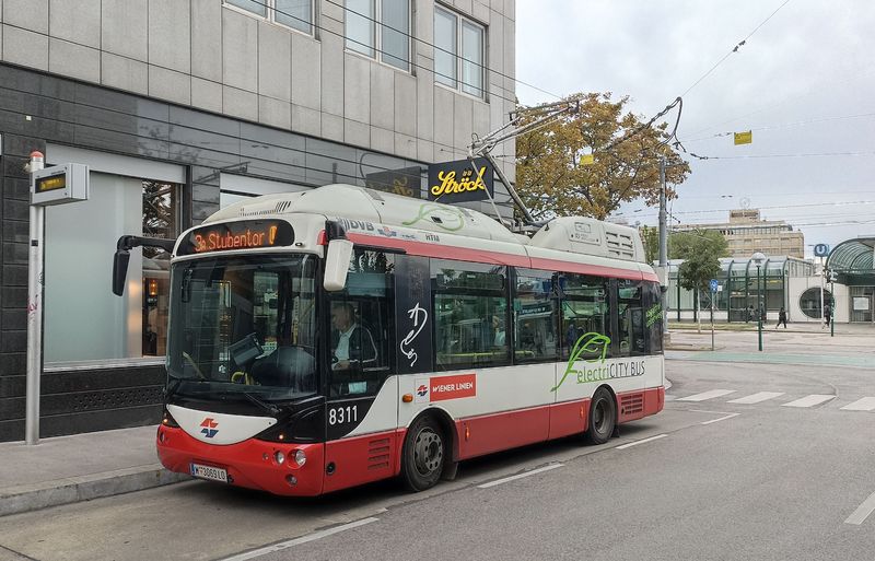Midielektrobusy Siemens Rampini zajiš�ující linky v historickém jádru Vídnì jsou stále jedinými elektricky pohánìnými autobusy ve Vídni. Již brzy je ale doplní 60 standardních elektrobusù Mercedes-Benz eCitaro. Dodávány mají být v letech 2023-5.