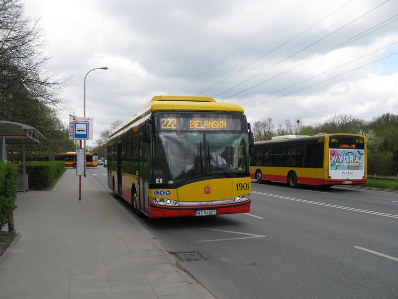 Varšava je velkým inovátorem v oblasti elektrobusù – mìstský podnik MZA již provozuje 10 dvanáctimetrových elektrobusù Solaris pro provoz na lince 222, která jezdí z historického centra do jižní èásti mìsta. Zde poblíž mateøských garáží Woronicza.