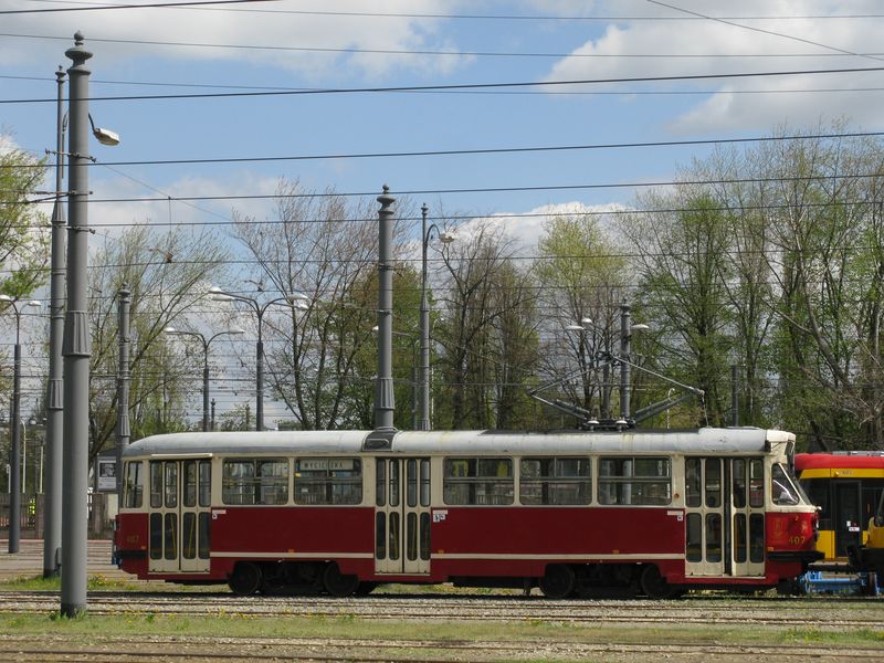 Vozovna Woronicza ukrývá kromì všech typù provozních tramvají také malé tramvajové muzeum vèetnì tohoto Konstalu, který byl ještì pøed 10 lety neodmyslitelnou souèástí MHD. Se zdejšími historickými vozy se vyjíždí jak pøi rùzných oslavách a výroèích tak, pro komerèní úèely.