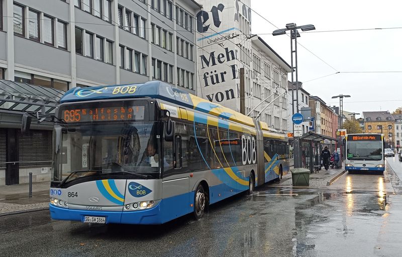 V roce 2018 vyjela v Solingenu sedmá trolejbusová linka 695 znaèená jako BOB, což je zkratka pro nové bateriové trolejbusy. První 4 byly poøízeny v roce 2018 od Solarisu, dalších 16 již s karoserií 4. generace je dodáváno postupnì nyní. Polovina je dvanáctimetrových, polovina kloubových.