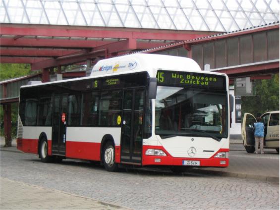 Vydaøený plynový autobus Citaro na socialistickém autobusovém nádraží, i když na ta èeská nemá.